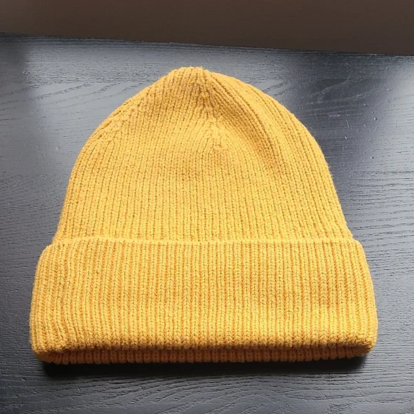 Simons Ribbed Toque - Picture 5 of 6